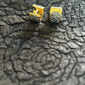 Kate spade zebra cuddle earrings